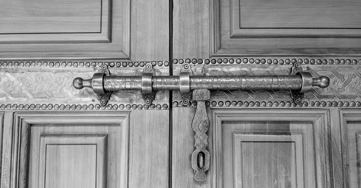Mortise Lock vs. Cylinder Deadbolt: Which Is Right for Your Door? — Beacon Locksmith