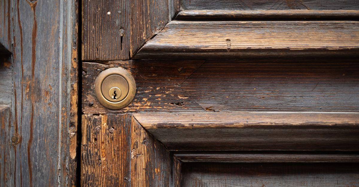 What Is a Locksmith Call-Out Fee, and When Do You Pay It? — Beacon Locksmith